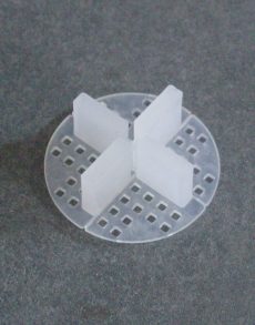 Smart Step Fugenabstandhalter X-Fuge auf schwarzer Platte, 5 mm