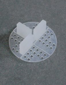 Smart Step Fugenabstandhalter T-Fuge auf schwarzer Platte, 5 mm